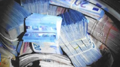 Suma uriasa de bani gasita in masina de spalat a unui tanar. Ce a urmat Suma uriasa de bani gasita in masina de spalat a unui tanar. Ce a urmat