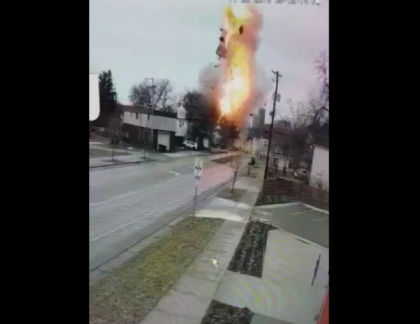 Momentul in care o casa sare in aer, surprins de camere - VIDEO