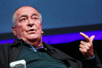 Bernardo Bertolucci, ultimul mare maestru al cinematografiei italiene, a murit la 77 de ani Bernardo Bertolucci, ultimul mare maestru al cinematografiei italiene, a murit la 77 de ani