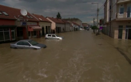 Alerta in Balcani dupa inundatiile devastatoare. Primele cazuri de epidemii au aparut deja in Bosnia Alerta in Balcani dupa inundatiile devastatoare. Primele cazuri de epidemii au aparut deja in Bosnia