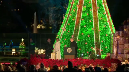 Donald si Melania Trump au aprins luminile din bradul de Craciun, la Casa Alba
