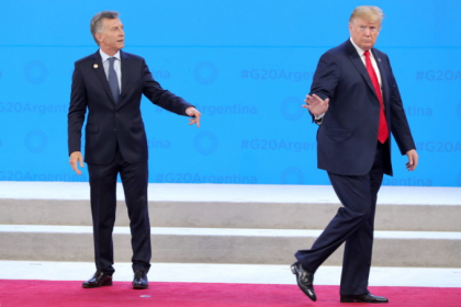 Moment amuzant cu Trump la G20. A plecat de pe scena si a cerut sa fie scos de acolo - VIDEO
