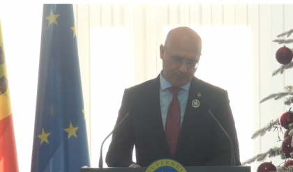 Pomul de Craciun care urmeaza sa fie instalat la targul organizat de Guvern va fi adus, si in acest an, de peste Prut. Filip: "V-am pregatit o surpriza" Pomul de Craciun care urmeaza sa fie instalat la targul organizat de Guvern va fi adus, si in acest an, de peste Prut. Filip: "V-am pregatit o surpriza"