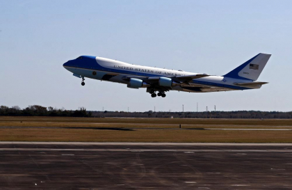 Sicriul lui George H.W. Bush, adus la Washington D.C. cu Air Force One
