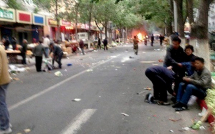 Atentat in China. 31 de morti si 94 de raniti dupa ce doua masini au explodat in centrul orasului Urumqii Atentat in China. 31 de morti si 94 de raniti dupa ce doua masini au explodat in centrul orasului Urumqii