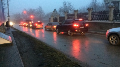 Soferii care pornesc la drum trebuie sa stie asta. Ceata densa, carosabil umed si vizibilitate redusa pe mai multe drumuri din tara - GALERIE FOTO Soferii care pornesc la drum trebuie sa stie asta. Ceata densa, carosabil umed si vizibilitate redusa pe mai multe drumuri din tara - GALERIE FOTO