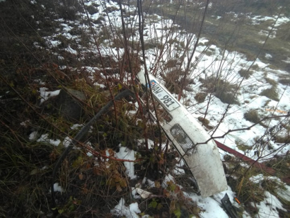 O masina a fost tarata zece metri pe calea ferata, dupa ce a fost lovita de un tren de pe cursa Chisinau - Moscova. Soferul s-a stins pe loc. Politia: a ignorat toate semnalele - FOTO O masina a fost tarata zece metri pe calea ferata, dupa ce a fost lovita de un tren de pe cursa Chisinau - Moscova. Soferul s-a stins pe loc. Politia: a ignorat toate semnalele - FOTO