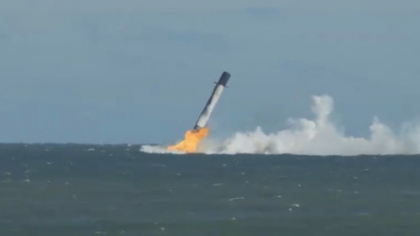 Momentul in care o racheta SpaceX aterizeaza in mare. Scenele par desprinse din filmele SF - VIDEO