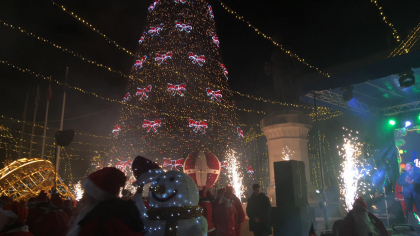 Sarbatoare cu mare fast la Orhei: a fost inaugurat pomul de Craciun, iar pe strazi au fost aprinse luminitile si puse decoratiuni. Cum arata bradul - FOTO/VIDEO Sarbatoare cu mare fast la Orhei: a fost inaugurat pomul de Craciun, iar pe strazi au fost aprinse luminitile si puse decoratiuni. Cum arata bradul - FOTO/VIDEO