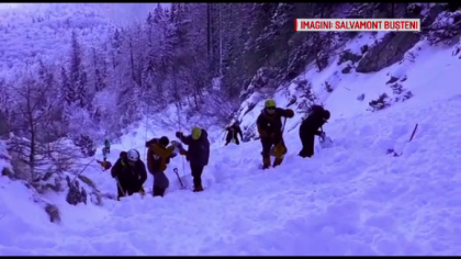 Avalansa in Bucegi. Grup de turisti surprins de zapada: un barbat a murit