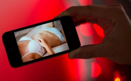 Ce se intampla cu pozele erotice dupa despartire. Avocat: "Consensul la realizarea de fotografii intime e o problema" Ce se intampla cu pozele erotice dupa despartire. Avocat: "Consensul la realizarea de fotografii intime e o problema"