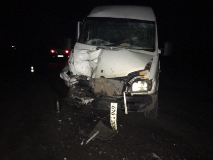 O femeie lovita mortal de o masina pe o sosea, in apropiere de Ialoveni. Politia si ambulanta au ajuns la fata locului - FOTO