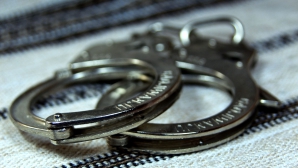 Un barbat din Anenii Noi risca ani grei de puscarie dupa ce a luat mita de la un agent economic, pentru mai multe nelegiuri. Aflat in izolatorul CNA, acesta a cerut mita de la colegii de celula. Ce intentiona sa faca Un barbat din Anenii Noi risca ani grei de puscarie dupa ce a luat mita de la un agent economic, pentru mai multe nelegiuri. Aflat in izolatorul CNA, acesta a cerut mita de la colegii de celula. Ce intentiona sa faca