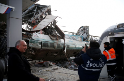 Grav accident feroviar in Turcia: cel putin 4 morti si zeci de raniti - FOTO/VIDEO
