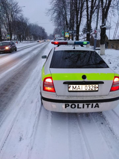 Soferii care pornesc la drum trebuie sa stie asta. Pe sosele din tara se circula in conditii de iarna - GALERIE FOTO Soferii care pornesc la drum trebuie sa stie asta. Pe sosele din tara se circula in conditii de iarna - GALERIE FOTO