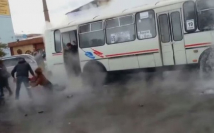 Siberia: 13 raniti, dupa ce o conducta cu apa clocotita s-a spart sub autobuzul in care se aflau