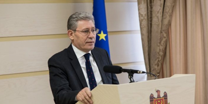 De ce nu ar fi vrut Munteanu sa fie presedinte PL? Ghimpu: "Ar fi avut trei voturi... Nici cel mai veninos sarpe nu are atata venin, cat iese din Valerica cel mititel! Mai face oare sa lupti pentru moldoveni?..." De ce nu ar fi vrut Munteanu sa fie presedinte PL? Ghimpu: "Ar fi avut trei voturi... Nici cel mai veninos sarpe nu are atata venin, cat iese din Valerica cel mititel! Mai face oare sa lupti pentru moldoveni?..."