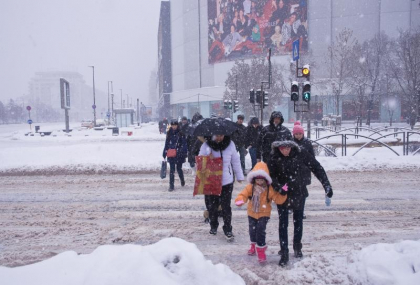 Precipitatii sub forma de ninsori si minime de pana la -6 grade Celsius. Cum va fi vremea in weekend. Prognoza meteo- FOTO