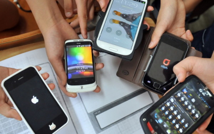 Super-incarcatorul. Savantii au creat un material care ne-ar putea incarca telefoanele mobile in cateva minute
