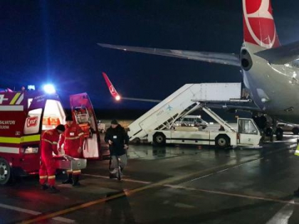 O moldoveanca de 38 de ani, preluata de un echipaj SMURD de pe aeroportul Chisinau si transportata la Balti: si-a fracturat coloana intr-o calatorie in Egipt. Operatiunea salvatorilor - VIDEO O moldoveanca de 38 de ani, preluata de un echipaj SMURD de pe aeroportul Chisinau si transportata la Balti: si-a fracturat coloana intr-o calatorie in Egipt. Operatiunea salvatorilor - VIDEO