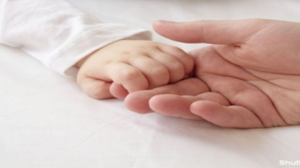 Un bebelus dintr-o localitate din Drochia, lasat in grija bunicii, omorat in bataie. Politia: a fost ucis de catre un vecin Un bebelus dintr-o localitate din Drochia, lasat in grija bunicii, omorat in bataie. Politia: a fost ucis de catre un vecin