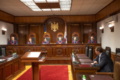 Parlamentul adopta strategia nationala de aparare. CC ii raspunde lui Dodon, privind atributiile sefului statului in ceea ce priveste apararea tarii Parlamentul adopta strategia nationala de aparare. CC ii raspunde lui Dodon, privind atributiile sefului statului in ceea ce priveste apararea tarii