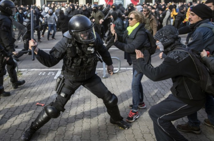 Proteste uriase in Barcelona. Separatistii au ridicat baricade pe strazi - FOTO