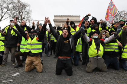 " Vestele galbene" au iesit din nou in strada. Proteste in Franta, chiar inainte de Craciun