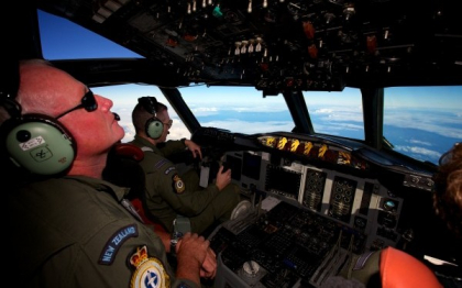 LOST, avionul din Malaysia. Datele obtinute prin satelit pentru stabilirea traiectoriei zborului MH370, facute publice LOST, avionul din Malaysia. Datele obtinute prin satelit pentru stabilirea traiectoriei zborului MH370, facute publice