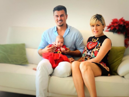Elena Udrea, fotografie alaturi de familie, dupa ce a fost eliberata din inchisoare Elena Udrea, fotografie alaturi de familie, dupa ce a fost eliberata din inchisoare
