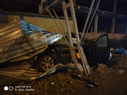Doua persoane au ajuns la reanimare, dupa ce masina in care se aflau s-a izbit de un pilon, iar apoi a ajuns intr-un gard, la Botanica: automobilul nu avea roti de iarna - GALERIE FOTO Doua persoane au ajuns la reanimare, dupa ce masina in care se aflau s-a izbit de un pilon, iar apoi a ajuns intr-un gard, la Botanica: automobilul nu avea roti de iarna - GALERIE FOTO