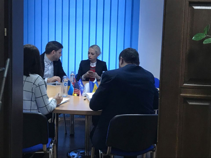 Cei din Partidul Sor merg la CEC sa depuna actele pentru a se inregistra in calitate de concurent electoral la parlamentarele din 2019 - FOTO Cei din Partidul Sor merg la CEC sa depuna actele pentru a se inregistra in calitate de concurent electoral la parlamentarele din 2019 - FOTO
