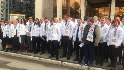 Condamnat la puscarie in dosarul fraudelor de la BEM, Ilan Sor si-a luat sustinatorii si a mers la Palatul Republicii sa depuna declaratia privind consimtamantul de a candida la parlamentarele din februarie 2019 - GALERIE FOTO