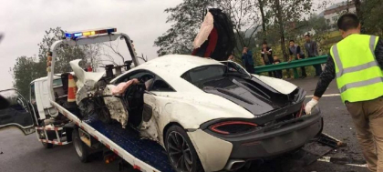 Si-a facut praf McLaren-ul in seara de Craciun. Dezastru pentru jucatorul criticat de toata lumea - FOTO