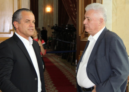 PD si PCRM, inregistrate de CEC pentru referendumul republican consultativ, care va avea loc in aceeasi zi cu parlamentarele din februarie 2019 PD si PCRM, inregistrate de CEC pentru referendumul republican consultativ, care va avea loc in aceeasi zi cu parlamentarele din februarie 2019