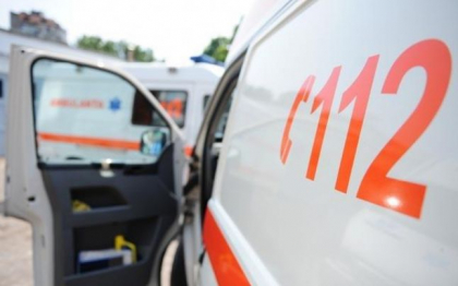 Un tanar de 25 de ani a ajuns in coma la spital, dupa ce a fost luat la pumni de un vecin, in fata unui club din Causeni