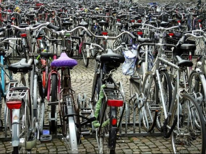 Ai renunta la masina pentru bicicleta? Tara din UE care isi plateste pe cei care pedaleaza Ai renunta la masina pentru bicicleta? Tara din UE care isi plateste pe cei care pedaleaza