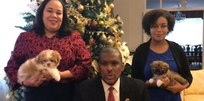 Mesajul ambasadorului SUA la Chisinau, Dereck J Hogan, de Anul Nou: "M-am mutat cu traiul, aici, in tara voastra. Am ramas impresionat. Sunt incantat sa intalnesc noul an impreuna cu voi" - VIDEO Mesajul ambasadorului SUA la Chisinau, Dereck J Hogan, de Anul Nou: "M-am mutat cu traiul, aici, in tara voastra. Am ramas impresionat. Sunt incantat sa intalnesc noul an impreuna cu voi" - VIDEO