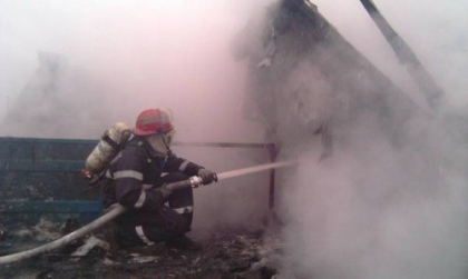 Un barbat de 56 de ani din Rezeni a murit, dupa ce locuinta i-a fost cuprinsa de flacari Un barbat de 56 de ani din Rezeni a murit, dupa ce locuinta i-a fost cuprinsa de flacari