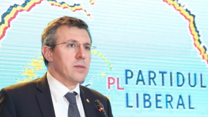 Dorin Chirtoaca a depus actele pentru a-si inregistra grupul de initiativa la CEC pentru alegerile din februarie / DOC