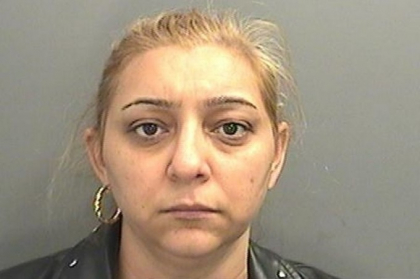 Romanca arestata pentru ca recruta tinere pentru prostitutie. Cat castiga de pe urma lor