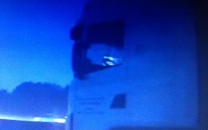 Sofer de camion filmat in timp ce vorbea pe Skype in trafic, pe autostrada. Care a fost reactia politistilor Sofer de camion filmat in timp ce vorbea pe Skype in trafic, pe autostrada. Care a fost reactia politistilor