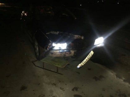 Un copil de cinci ani a murit, iar un alt adolescent a ajuns in stare grava la spital dupa ce au fost loviti de o masina in timp ce se aflau la sanius. S-a intamplat la Sipoteni. Soferul spune ca nu i-a observat - FOTO