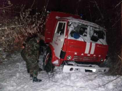 130 de militari ai Armatei Nationale au fost mobilizati in ultimele 24 de ore pentru a ajuta soferii blocati in nameti si a inlatura consecintele ninsorilor - GALERIE FOTO