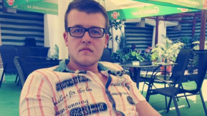 Studentul care si-a injunghiat doi colegi, printre care si un moldovean, si a dat foc camerei de camin, la Iasi, condamnat definitiv la puscarie pe viata: ii va achita colegului care a ramas in viata suma de 500 000 de euro Studentul care si-a injunghiat doi colegi, printre care si un moldovean, si a dat foc camerei de camin, la Iasi, condamnat definitiv la puscarie pe viata: ii va achita colegului care a ramas in viata suma de 500 000 de euro