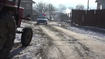 Un tata din Vaslui si-a batutu cu salbaticie copiii, apoi a dat foc casei. Unde era mama Un tata din Vaslui si-a batutu cu salbaticie copiii, apoi a dat foc casei. Unde era mama