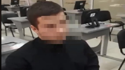 De cinci ori a incercat sa dea examenul ca sa obtina permisul de conducere, iar a sasea oara a fost prins incercand sa copieze. Ce avea lipit pe piept un tanar de 18 ani - VIDEO De cinci ori a incercat sa dea examenul ca sa obtina permisul de conducere, iar a sasea oara a fost prins incercand sa copieze. Ce avea lipit pe piept un tanar de 18 ani - VIDEO