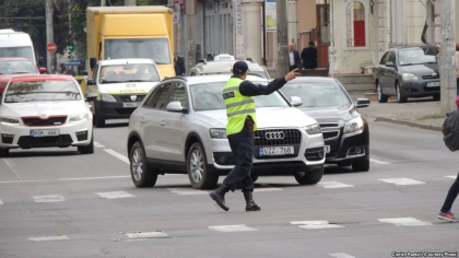 Fost judecator CC, despre politistul care a refuzat sa vorbeasca in rusa cu un sofer din Gagauzia: "Politistul a procedat absolut corect, in stricta conformitate si cu Constitutia" - Europa Libera Fost judecator CC, despre politistul care a refuzat sa vorbeasca in rusa cu un sofer din Gagauzia: "Politistul a procedat absolut corect, in stricta conformitate si cu Constitutia" - Europa Libera