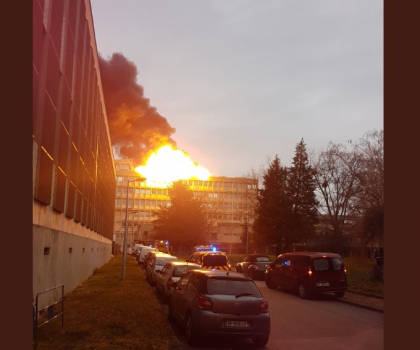 Explozie in campusul Universitatii din Lyon. 3 persoane intoxicate cu fum - VIDEO Explozie in campusul Universitatii din Lyon. 3 persoane intoxicate cu fum - VIDEO