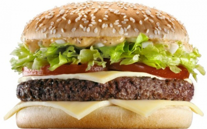 A acceptat un pariu si a mancat doar la McDonald\'s timp de o luna. Cum arata barbatul dupa ce a consumat 80.000 de calorii. FOTO